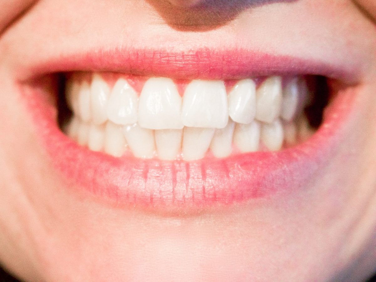 Obecna technika stosowana w salonach stomatologii estetycznej zdoła spowodować, że odbierzemy śliczny uśmiech.